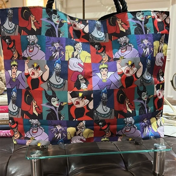 Disney® Villians Colorful Print Cover, Tote Bag. Velcro Closure NWT, uncarried! - Picture 3 of 12